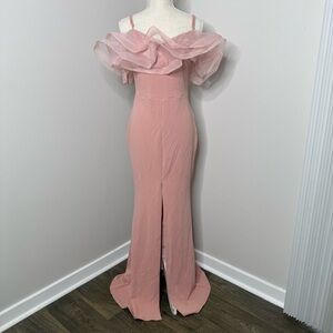 Chic Bump Club Elegant Pink Off-Shoulder Evening Gown